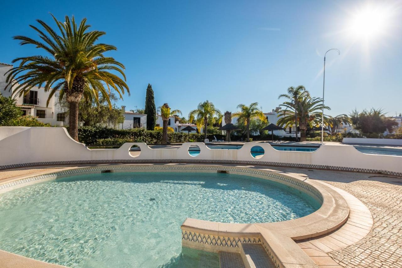 Beach Praia - Sleep 5 - Pool - Free Wi-Fi - Air Con Albufeira Eksteriør bilde